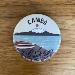 Magnet illustré Canigó montagne emblématique du Pays Catalan avec barques catalanes