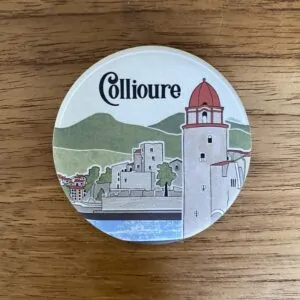 Magnet illustré Collioure avec le clocher de Notre-Dame-des-Anges réalisé par Caroline Duboc