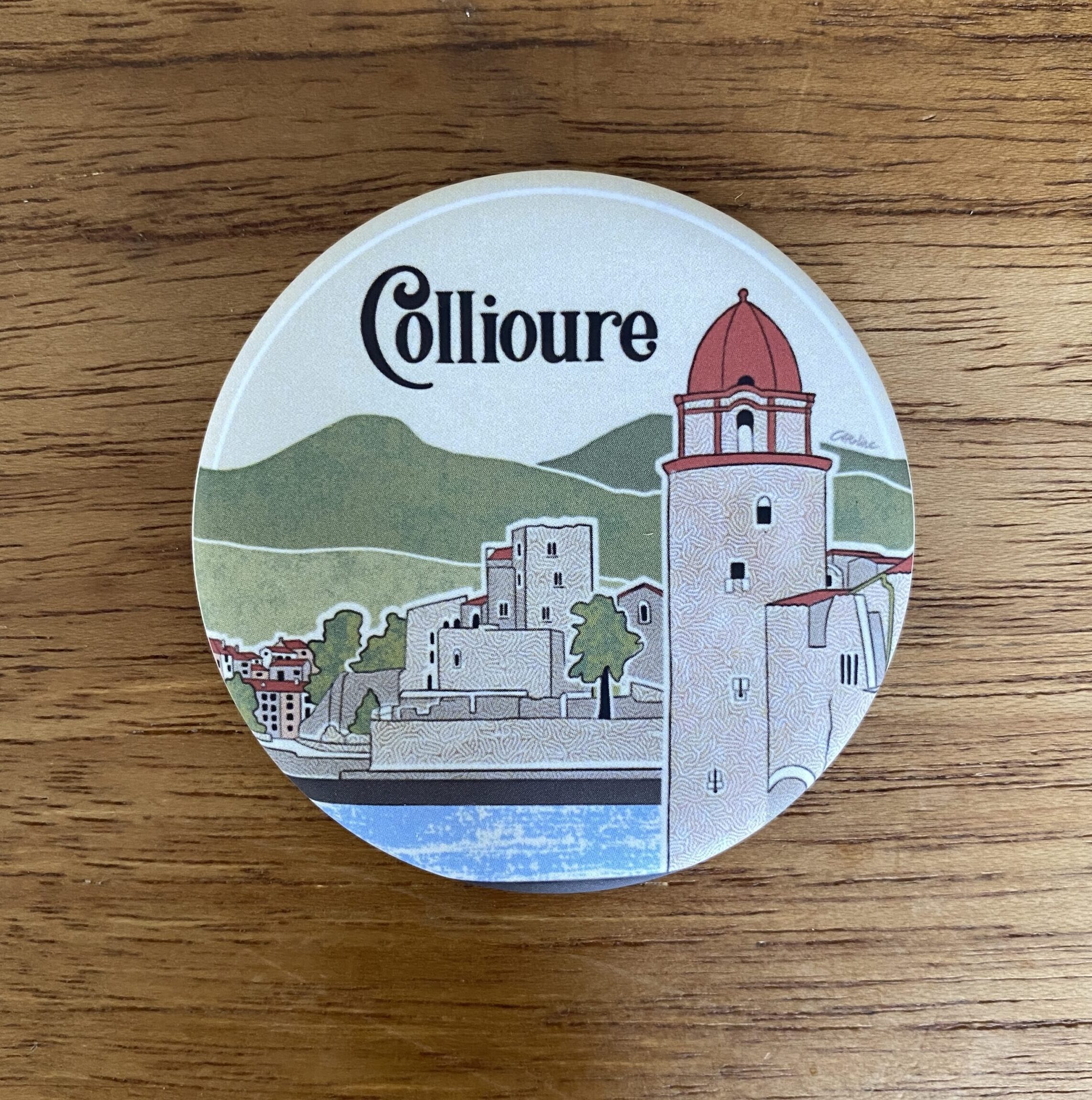 Magnet illustré Collioure avec le clocher de Notre-Dame-des-Anges réalisé par Caroline Duboc